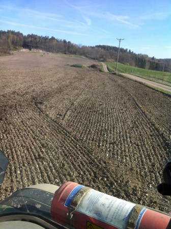 Styv vårplöjd lera efter två överfarter med en Carrier